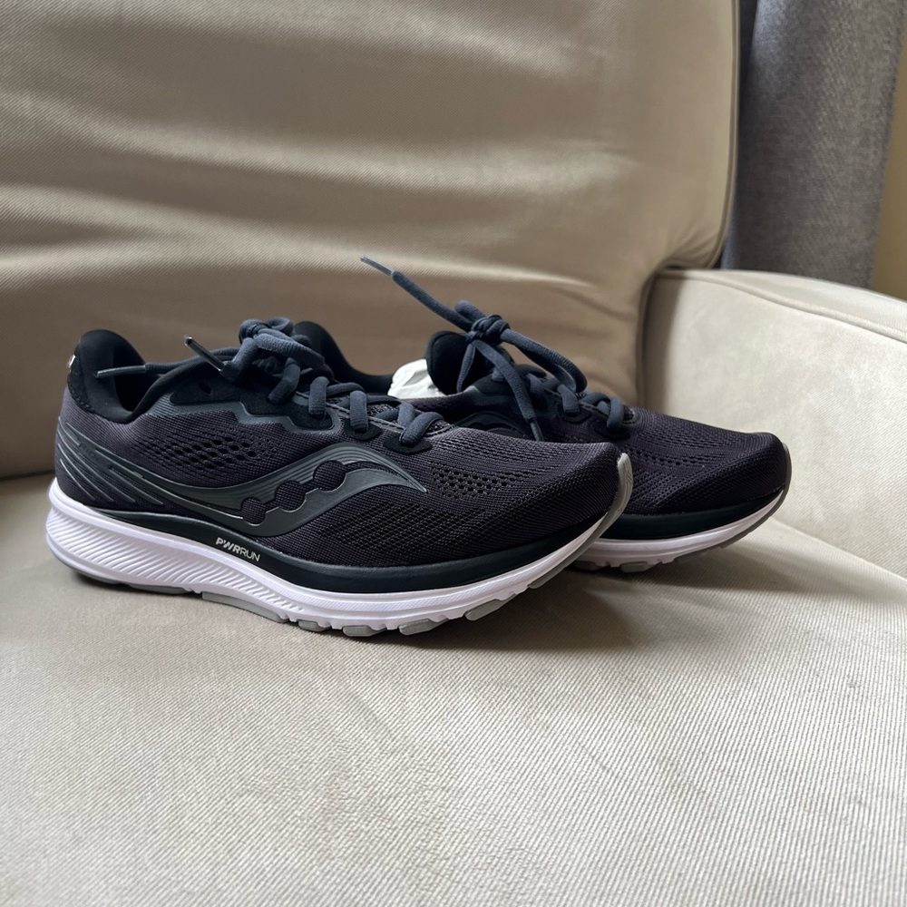 Women’s sneakers size 8.5